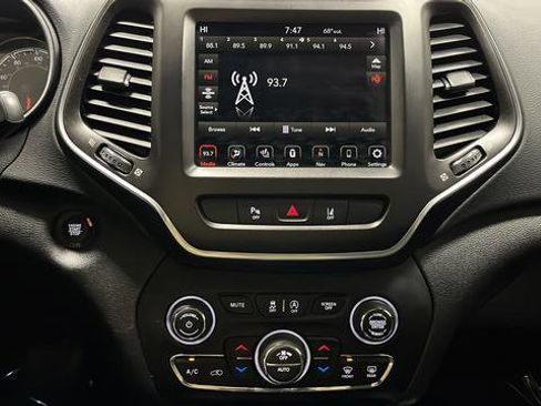 Used 2022 Jeep Cherokee Trailhawk w/ Sun, Sound & Nav Group AWD/4WD image 13