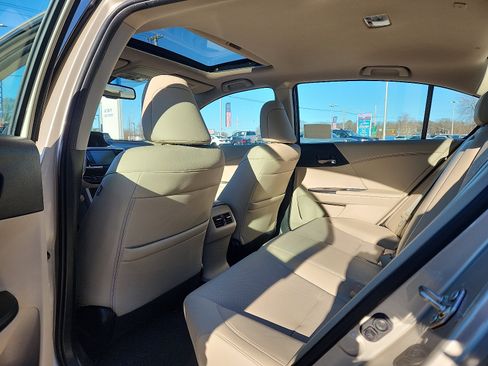 Used 2017 Honda Accord EX-L image 10