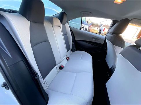 Used 2022 Toyota Corolla LE image 19