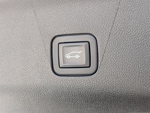 Used 2022 Chevrolet Tahoe Premier AWD/4WD image 17