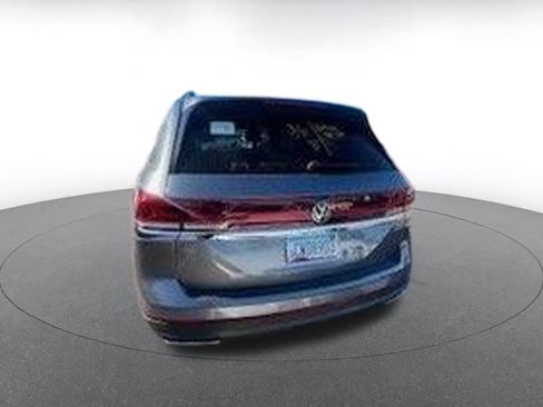 Used 2025 Volkswagen Atlas SE image 8