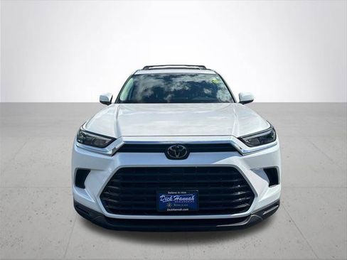 Certified 2024 Toyota Grand Highlander AWD image 3