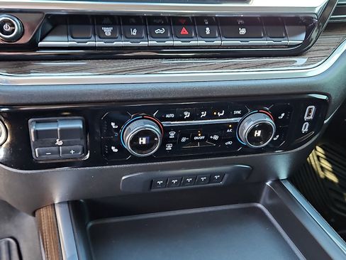 Used 2025 Chevrolet Silverado 2500 LT w/ Convenience Package image 14