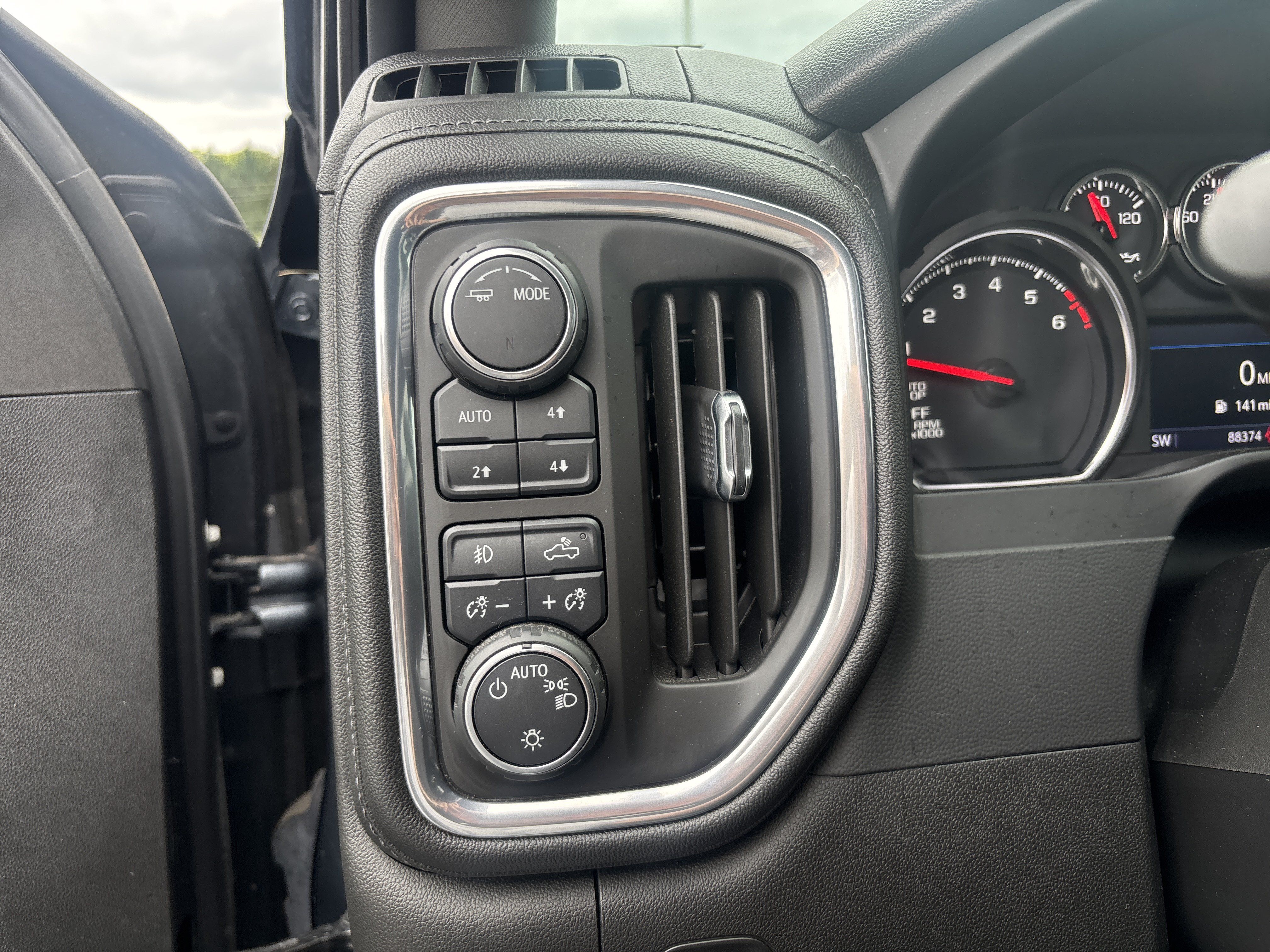 Used 2021 Chevrolet Silverado 1500 LT Trail Boss w/ Convenience Package II AWD/4WD image 36