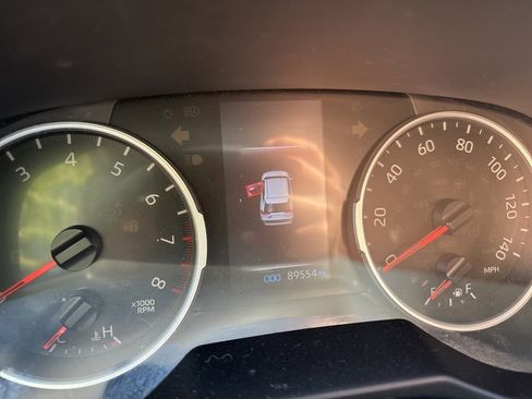 Used 2019 Toyota RAV4 LE w/ Carpet Mat Package image 11