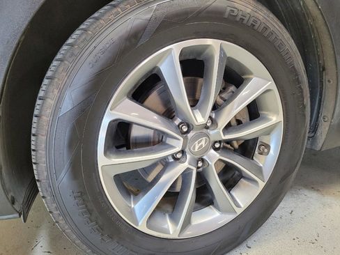 Used 2017 Hyundai Santa Fe SE image 31