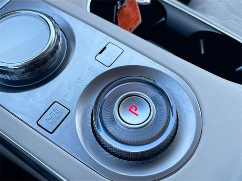 Used 2025 Genesis GV70 3.5T Sport w/ Sport Advanced Package image 17