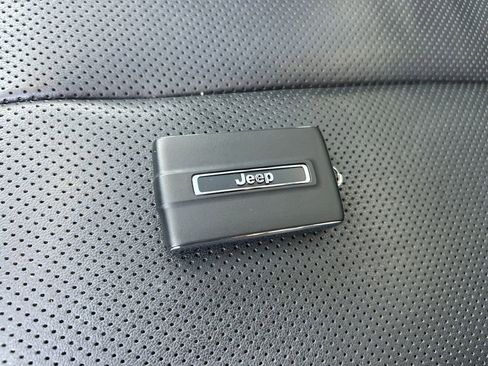 Used 2022 Jeep Grand Cherokee Limited 4xe w/ Luxury Tech Group II image 33