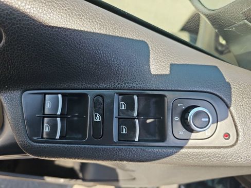 Used 2014 Volkswagen Tiguan SEL FWD image 26