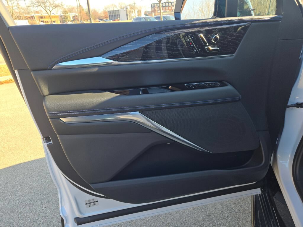 New 2026 Cadillac Escalade IQ Luxury 1 w/ LPO, Floor Liner Package AWD/4WD image 21