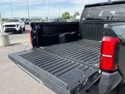 Used 2024 Toyota Tacoma SR5 AWD/4WD image 15