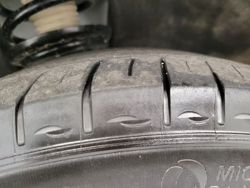 Certified 2023 GMC Acadia SLE w/ Driver Convenience Package image 5