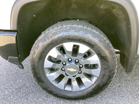 Used 2024 Chevrolet Silverado 2500 Custom w/ Custom Value Package image 9