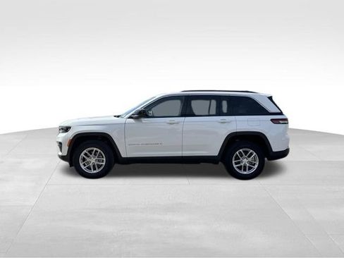 Used 2025 Jeep Grand Cherokee Laredo X w/ Luxury Tech Group I AWD/4WD image 8