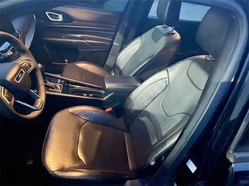 Used 2023 Jeep Compass Limited image 18