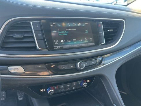 Used 2019 Buick Enclave Essence image 24
