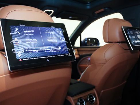 New 2025 Bentley Bentayga image 45