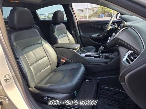 Used 2018 Chevrolet Malibu LT w/ Leather Package FWD image 17