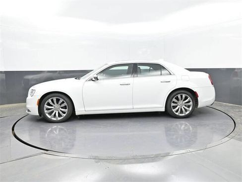 Used 2020 Chrysler 300 Limited image 2
