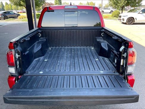 Used 2021 Toyota Tacoma SR5 RWD image 27