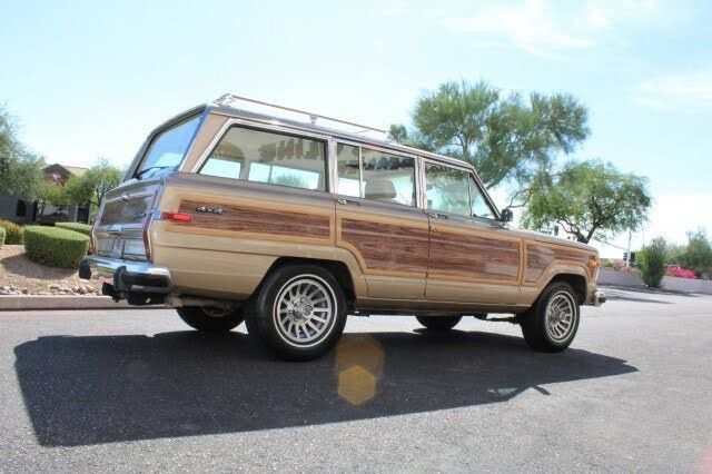 Used 1990 Jeep Grand Wagoneer AWD/4WD image 15