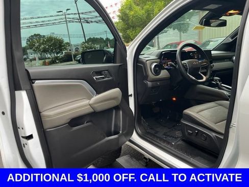 Used 2023 Chevrolet Colorado ZR2 w/ ZR2 Convenience Package III AWD/4WD image 4