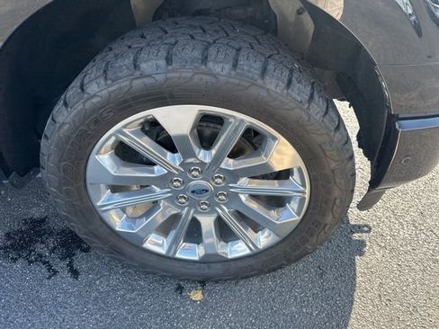 Used 2021 Ford F150 Limited image 5