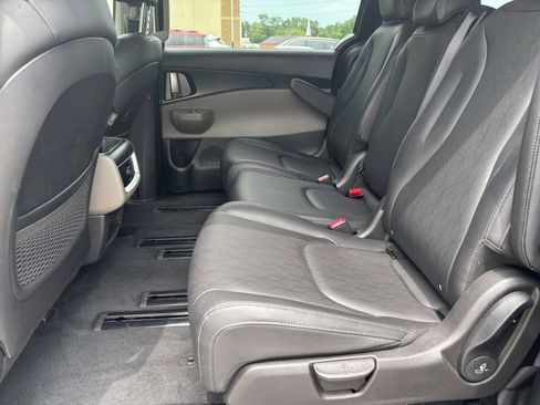 Used 2026 Kia Carnival FWD image 27