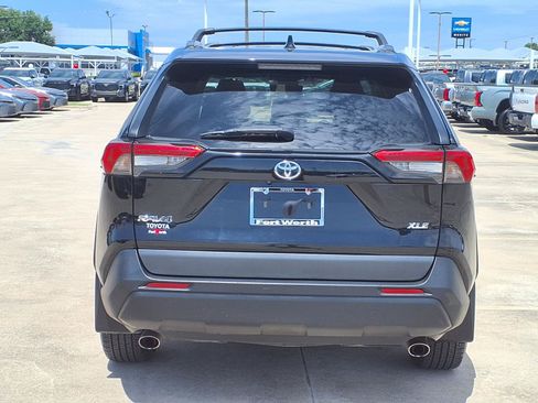 Used 2023 Toyota RAV4 XLE Premium FWD image 8