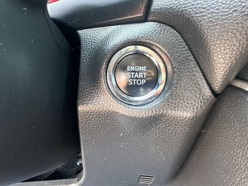 Used 2022 Toyota RAV4 XLE AWD/4WD image 35