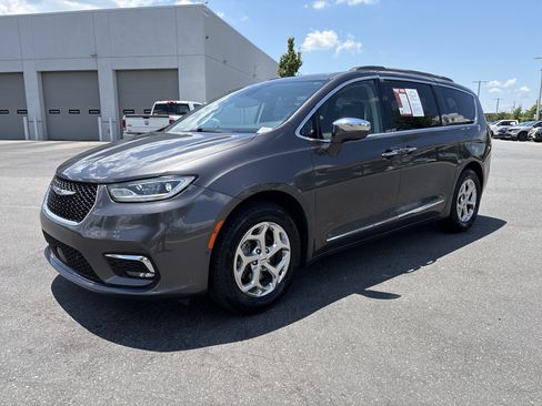Used 2022 Chrysler Pacifica Limited FWD image 5