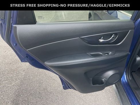 Used 2018 Nissan Rogue SV w/ Premium Package image 28