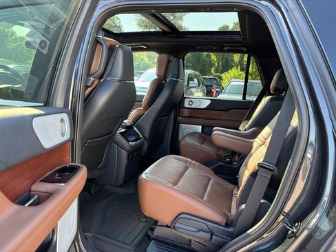 Certified 2023 Lincoln Navigator Reserve AWD/4WD image 12