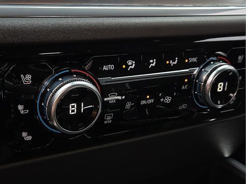 Used 2025 GMC Sierra 1500 SLT w/ SLT Premium Plus Package image 16