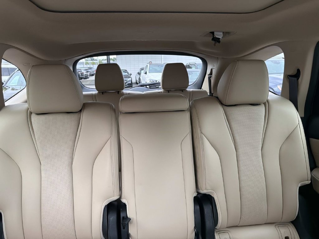 Used 2023 Acura MDX w/ Technology Package FWD image 9