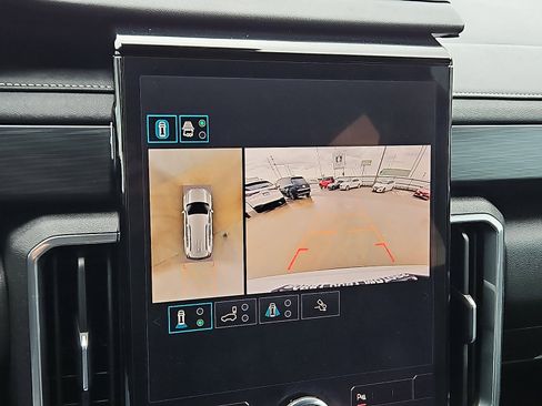 Used 2024 GMC Acadia Elevation image 16