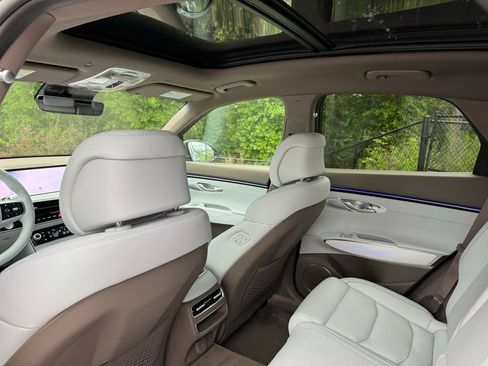 Used 2026 Genesis GV70 2.5T Advanced image 24