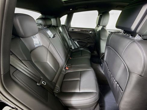 Certified 2025 Porsche Macan image 21