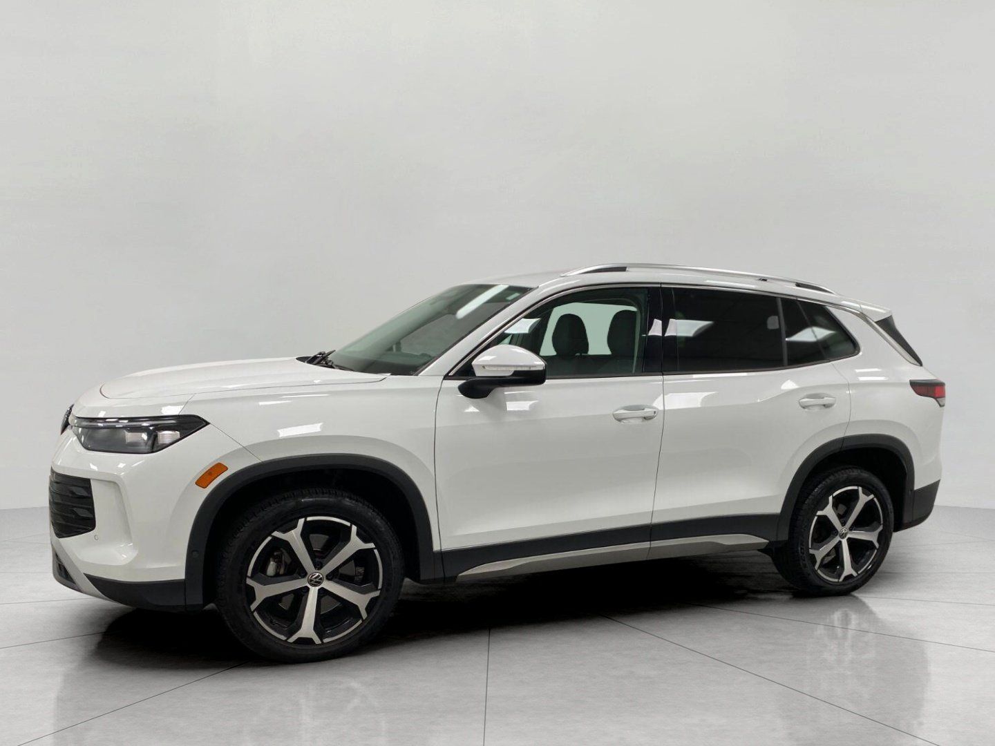 Used 2026 Volkswagen Tiguan SE AWD/4WD image 9