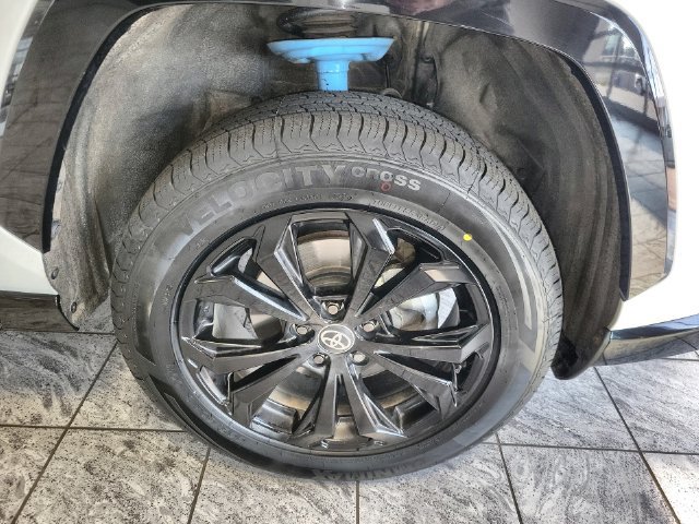 Used 2024 Toyota RAV4 XSE AWD/4WD image 10