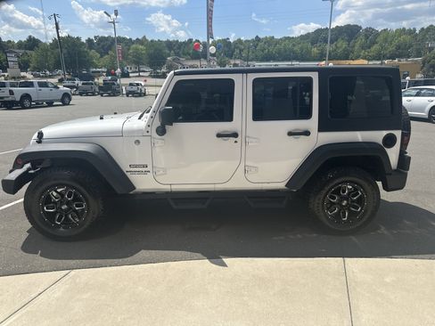 Used 2015 Jeep Wrangler Unlimited Sport w/ Quick Order Package 24S AWD/4WD image 5