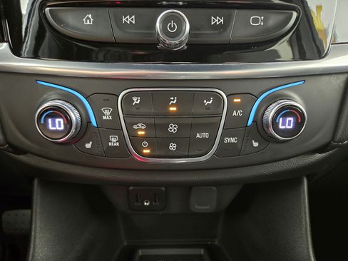 Used 2022 Chevrolet Traverse LT AWD/4WD image 26