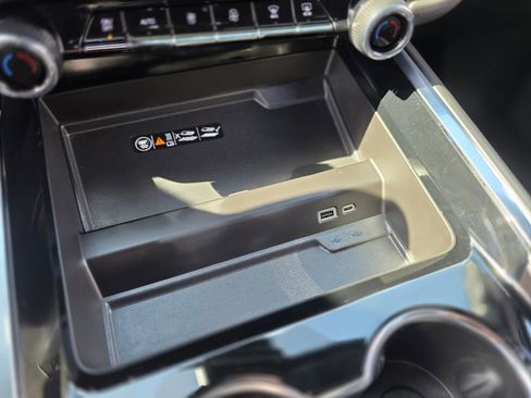 Used 2025 Chevrolet Tahoe LT AWD/4WD image 35