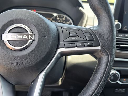 Used 2024 Nissan Altima 2.5 SV FWD image 21