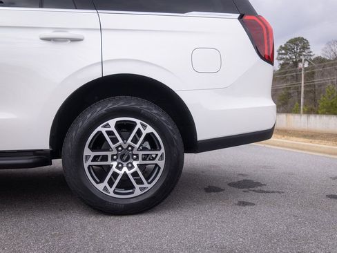 New 2026 Ford Expedition Active image 6