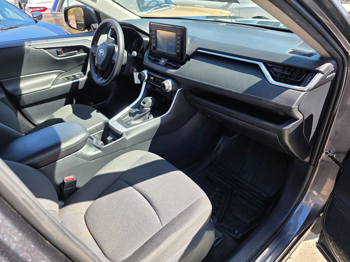 Used 2019 Toyota RAV4 LE w/ Carpet Mat Package FWD image 16