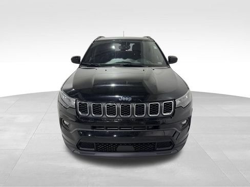 Used 2025 Jeep Compass Latitude w/ Sun & Sound Group AWD/4WD image 12