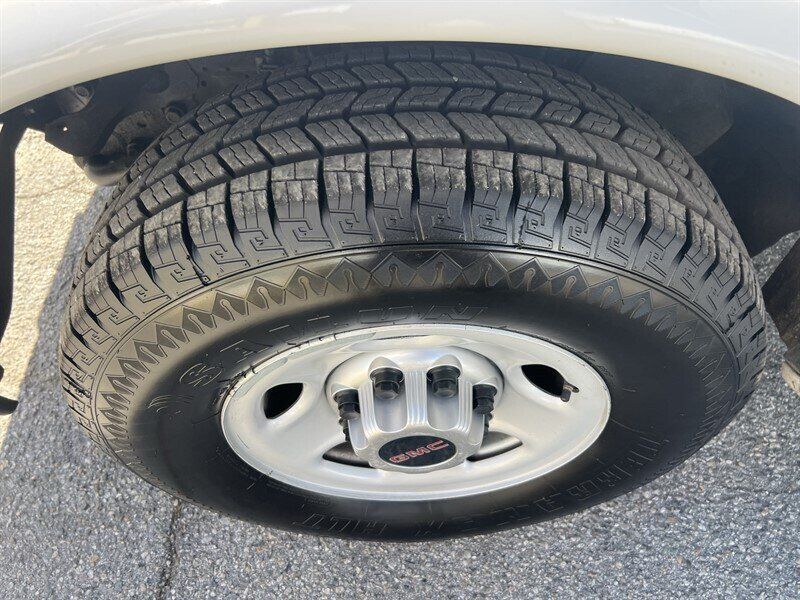 Used 2013 GMC Savana 2500 RWD image 23