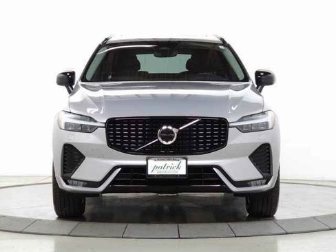 Used 2025 Volvo XC60 B5 Core w/ Protection Package Premier image 2