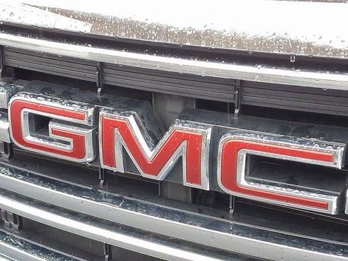 Used 2023 GMC Acadia SLE w/ Driver Convenience Package image 30